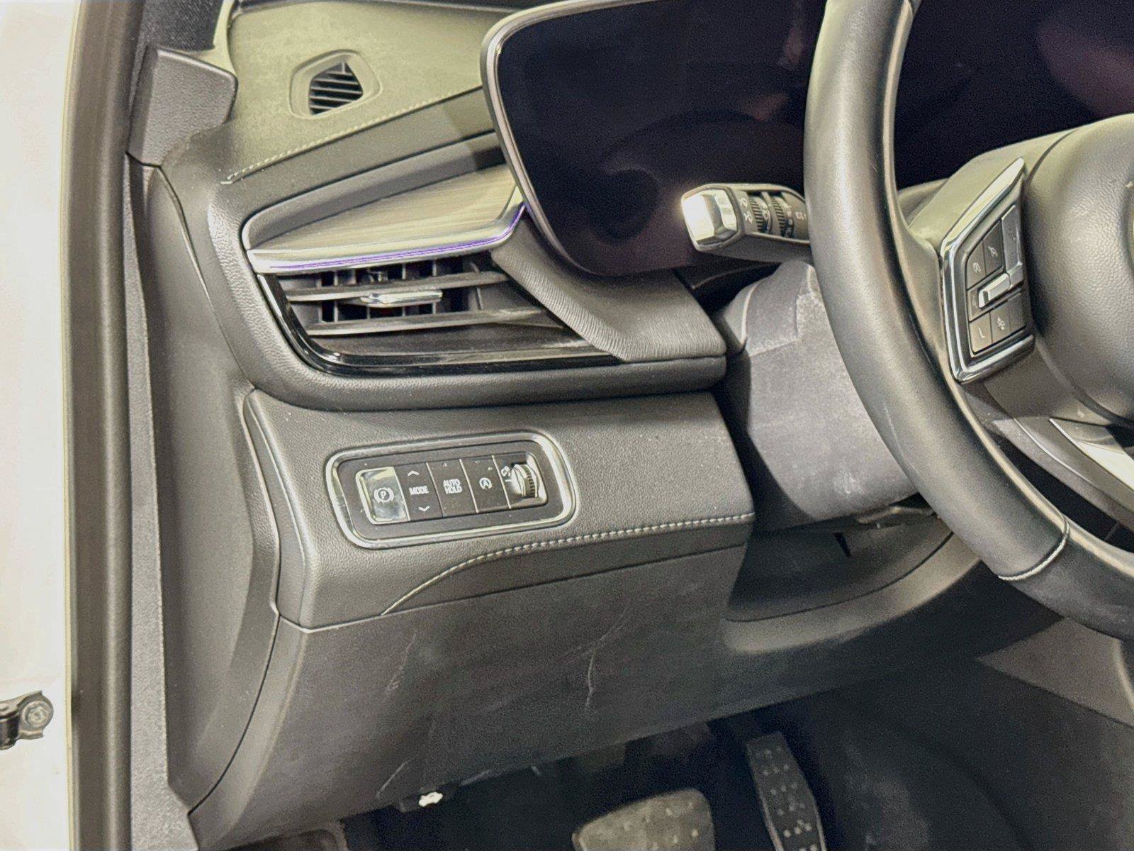 Used 2025 Buick Enclave Preferred FWD image 8