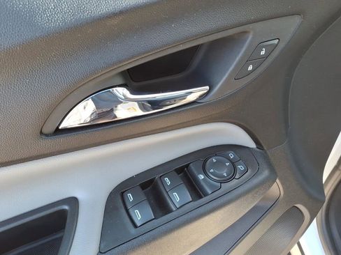 Used 2023 Chevrolet Equinox LS w/ LS Convenience Package image 10