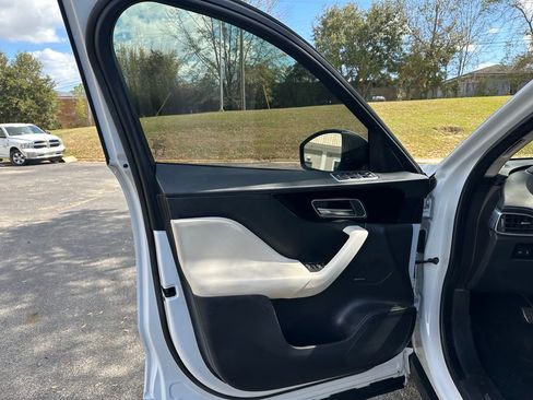 Used 2020 Jaguar F-PACE R-Sport image 26