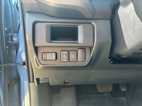 Used 2019 Toyota Tacoma TRD Off-Road w/ TRD Premium Off Road Package AWD/4WD image 18