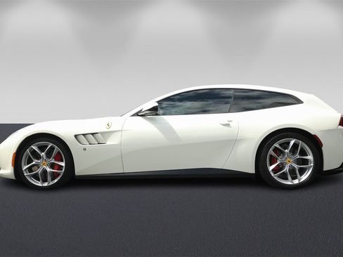 Certified 2018 Ferrari GTC4Lusso T image 6