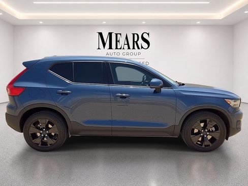 Used 2021 Volvo XC40 T4 Momentum FWD image 7