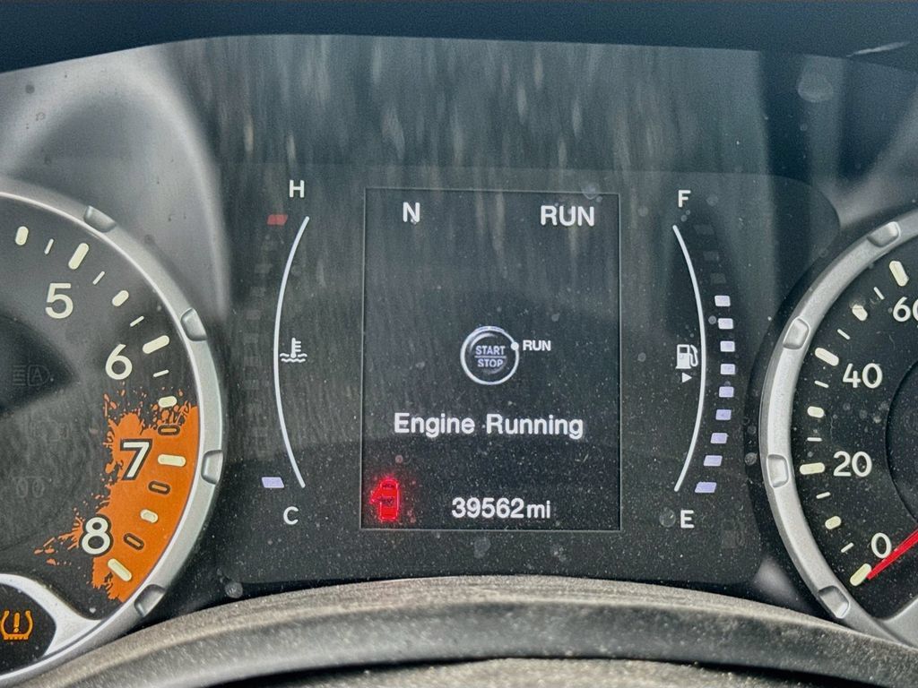 Used 2017 Jeep Renegade Sport w/ Power & Air Group FWD image 10