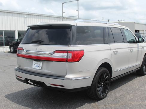 Used 2021 Lincoln Navigator L Reserve AWD/4WD image 6