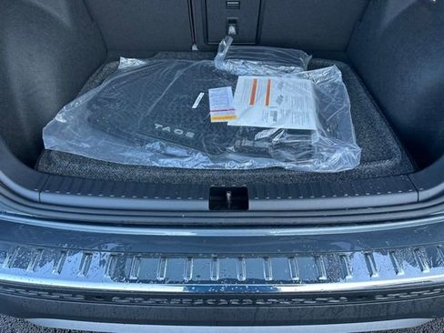 New 2026 Volkswagen Taos SE image 18