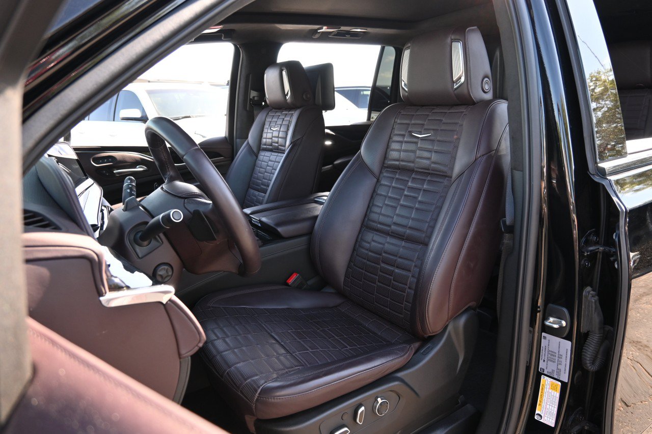 Used 2023 Cadillac Escalade ESV Sport Platinum AWD/4WD image 18