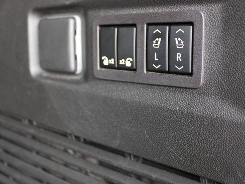 Used 2023 GMC Yukon Denali AWD/4WD image 11