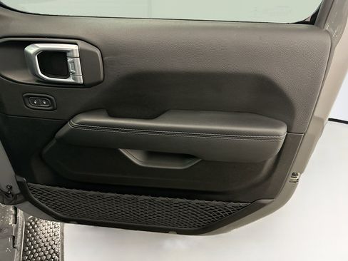 Used 2023 Jeep Wrangler Sahara w/ Cold Weather Group image 33