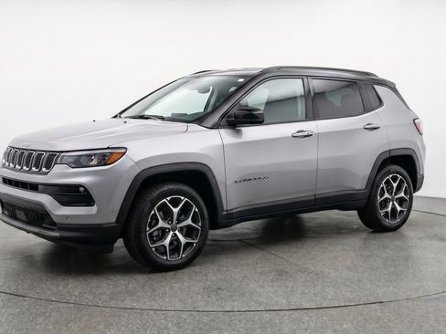 Used 2025 Jeep Compass Limited AWD/4WD image 3