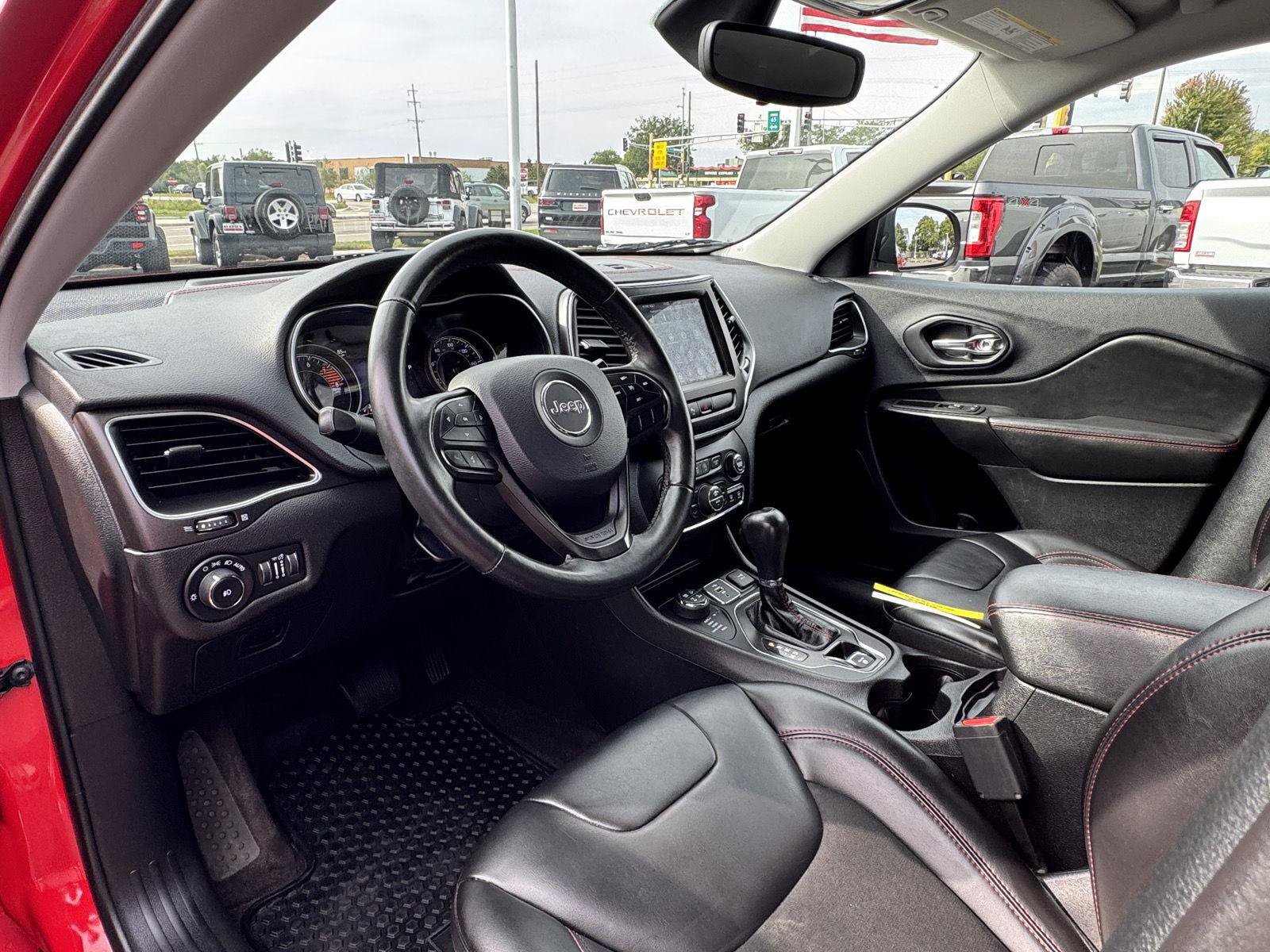 Used 2019 Jeep Cherokee Trailhawk w/ Cold Weather Group AWD/4WD image 17