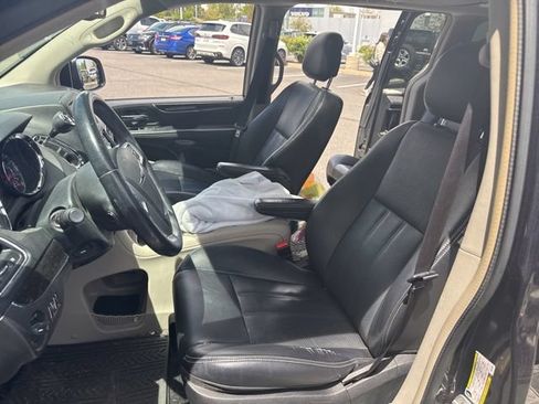 Used 2014 Chrysler Town & Country Touring-L w/ Driver Convenience Group FWD image 11