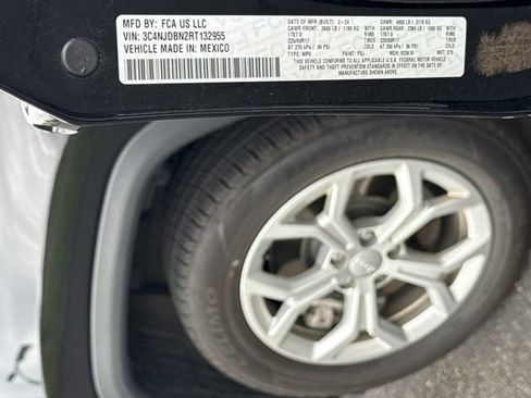 Used 2024 Jeep Compass Latitude AWD/4WD image 25