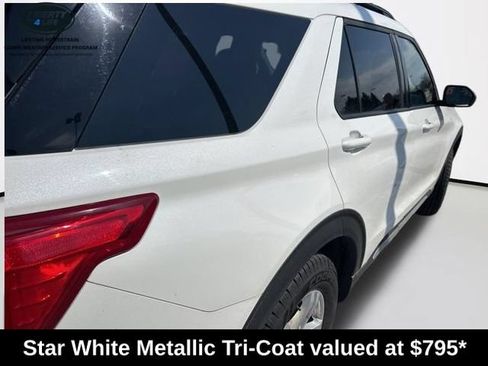 Used 2022 Ford Explorer XLT w/ Equipment Group 202A AWD/4WD image 3