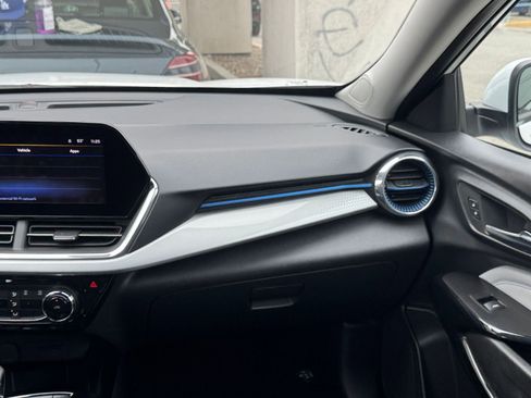 Used 2025 Chevrolet Trax LT image 34