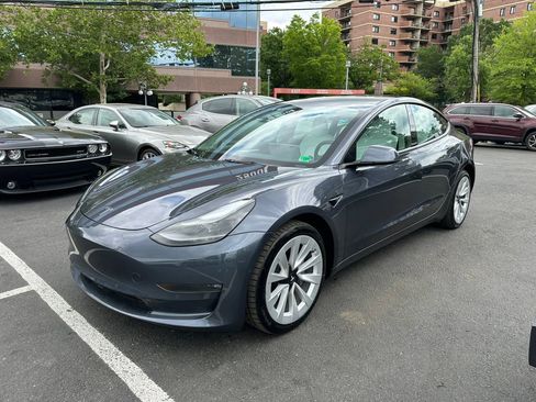 Used 2022 Tesla Model 3 Long Range AWD/4WD image 4