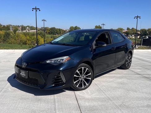 Used 2017 Toyota Corolla SE image 2