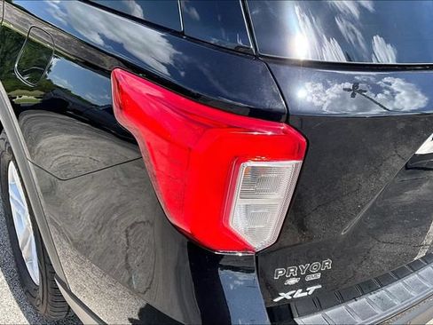 Used 2023 Ford Explorer XLT AWD/4WD image 23