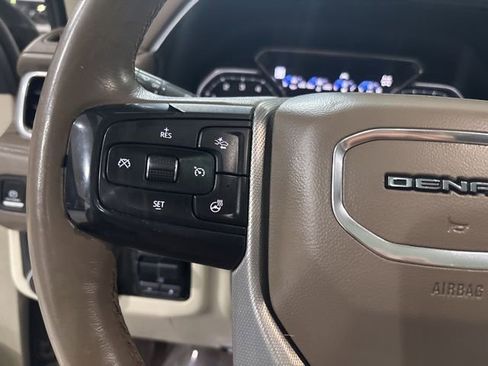 Used 2021 GMC Yukon XL Denali w/ Denali Premium Package image 25