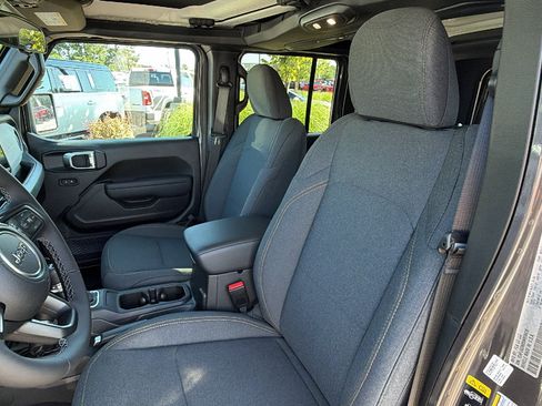 Used 2025 Jeep Wrangler Unlimited Sport AWD/4WD image 17