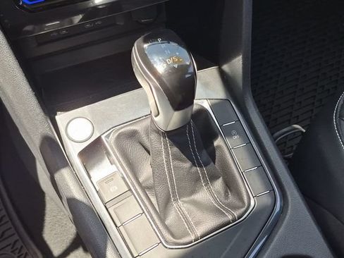 Used 2022 Volkswagen Tiguan SE FWD image 14