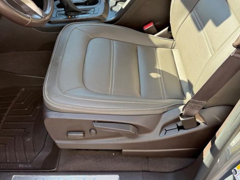 Used 2022 GMC Canyon Denali AWD/4WD image 16