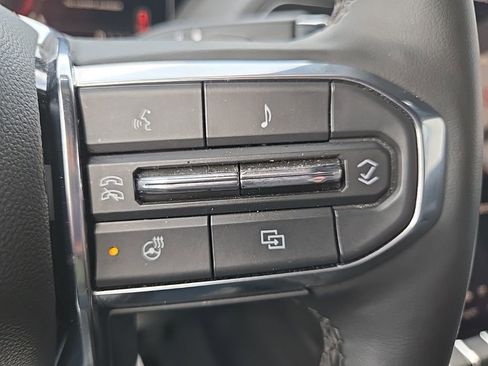 Used 2025 GMC Yukon Denali image 45