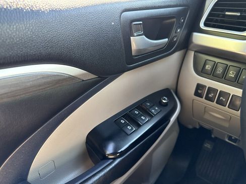Used 2018 Toyota Highlander Limited Platinum image 42
