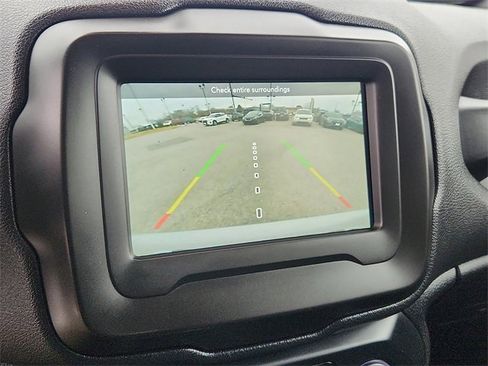 Used 2020 Jeep Renegade Latitude w/ Cold Weather Group image 11