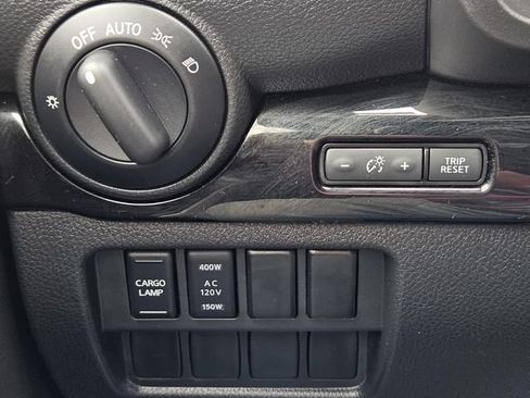 Used 2024 Nissan Titan SV w/ SV Convenience Package RWD image 35