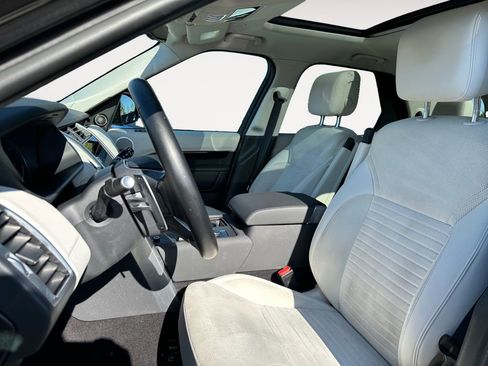 Used 2023 Land Rover Discovery S AWD/4WD image 9