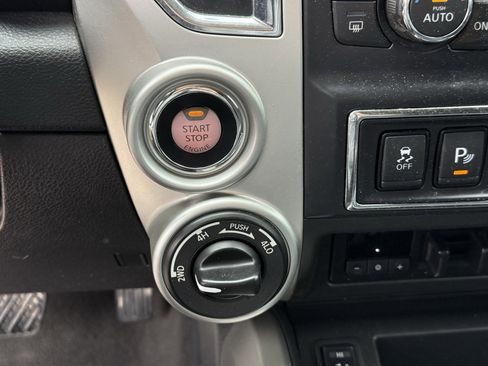 Used 2018 Nissan Titan SV w/ SV Convenience Package image 23