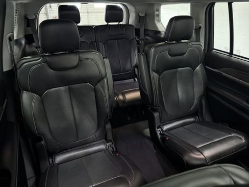 Used 2022 Jeep Grand Cherokee L Limited w/ Luxury Tech Group II image 18