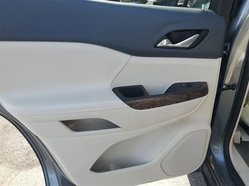 Used 2021 GMC Acadia Denali w/ Denali Ultimate Package image 10