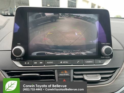 Used 2025 Nissan Altima 2.5 SV FWD image 19