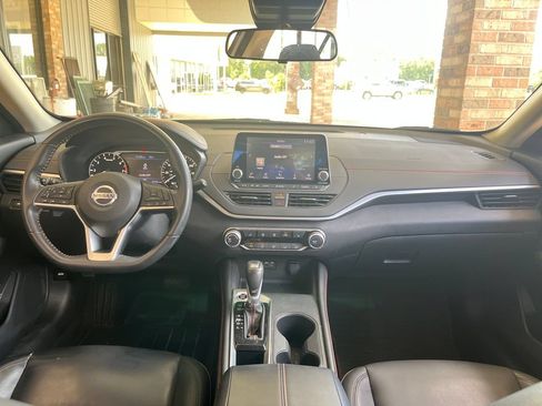 Used 2022 Nissan Altima 2.5 SR w/ Midnight Edition Package FWD image 15