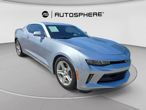Used 2017 Chevrolet Camaro LT RWD image 11