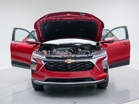 New 2026 Chevrolet Trax LT w/ Driver Confidence Package image 17
