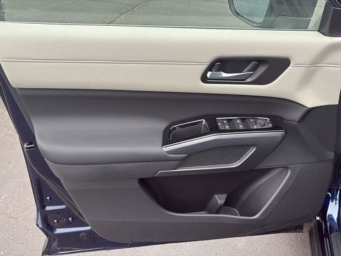 New 2026 Nissan Pathfinder SL image 17