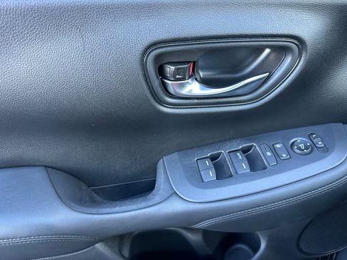 Certified 2025 Honda HR-V LX image 11