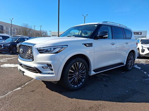Certified 2024 INFINITI QX80 Premium Select w/ All-Season Package image 3