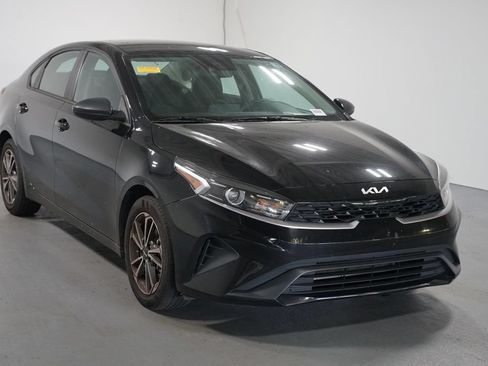 Used 2023 Kia Forte LXS FWD image 3