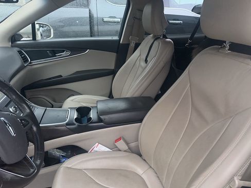 Used 2017 Lincoln MKX Reserve w/ Driver Assistance Package AWD/4WD image 5