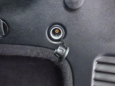 Used 2017 Jeep Grand Cherokee Altitude image 46