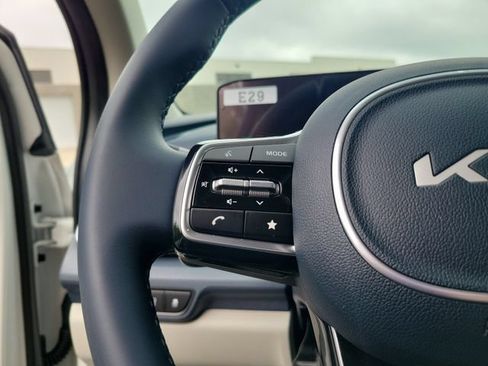 New 2026 Kia Carnival EX FWD image 17