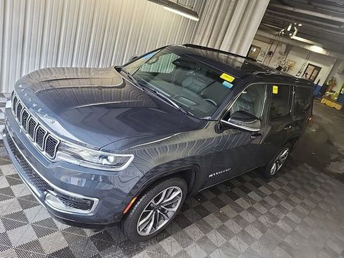 Used 2025 Jeep Wagoneer Series III w/ Premium Group I AWD/4WD image 5