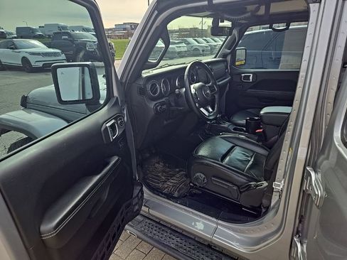 Used 2018 Jeep Wrangler Unlimited Sahara image 16