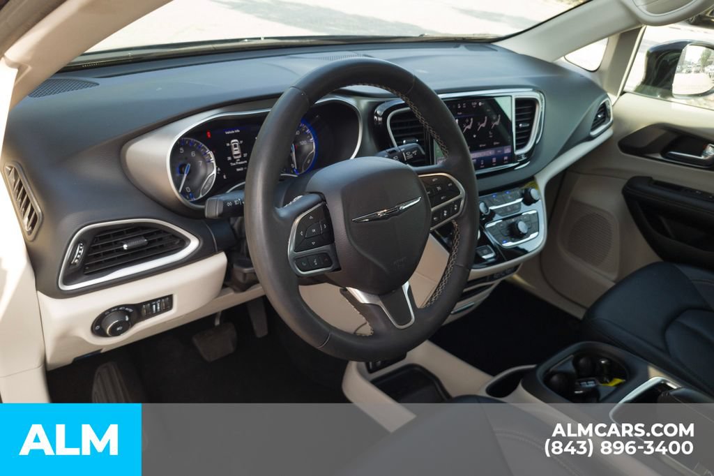 Used 2024 Chrysler Pacifica Touring-L FWD image 15