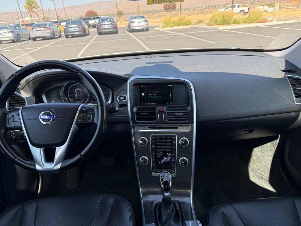 Used 2016 Volvo XC60 T5 Premier w/ Proximity Package FWD image 15