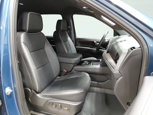 Used 2025 Chevrolet Suburban Premier AWD/4WD image 15
