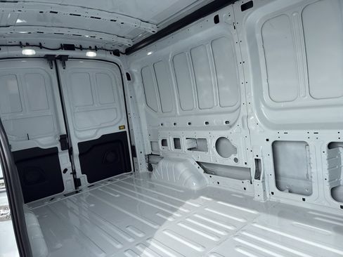 New 2026 Ford Transit 250 148 Medium Roof RWD image 10